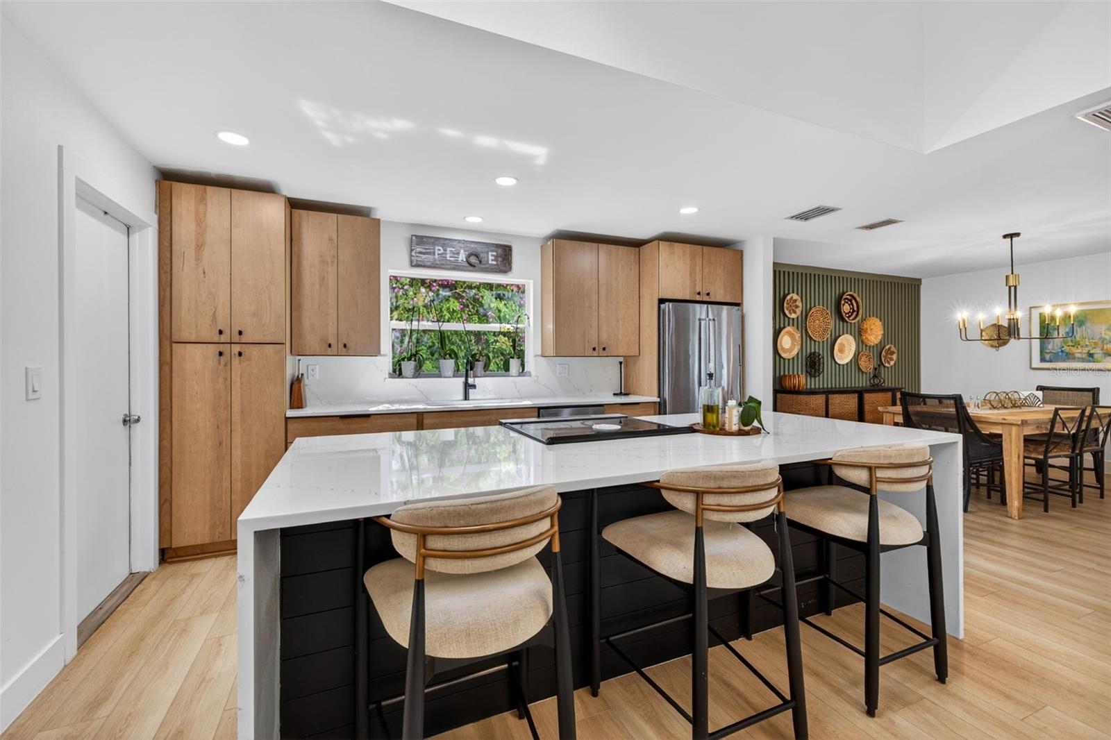 8450 FLAGSTONE DR — photo 8