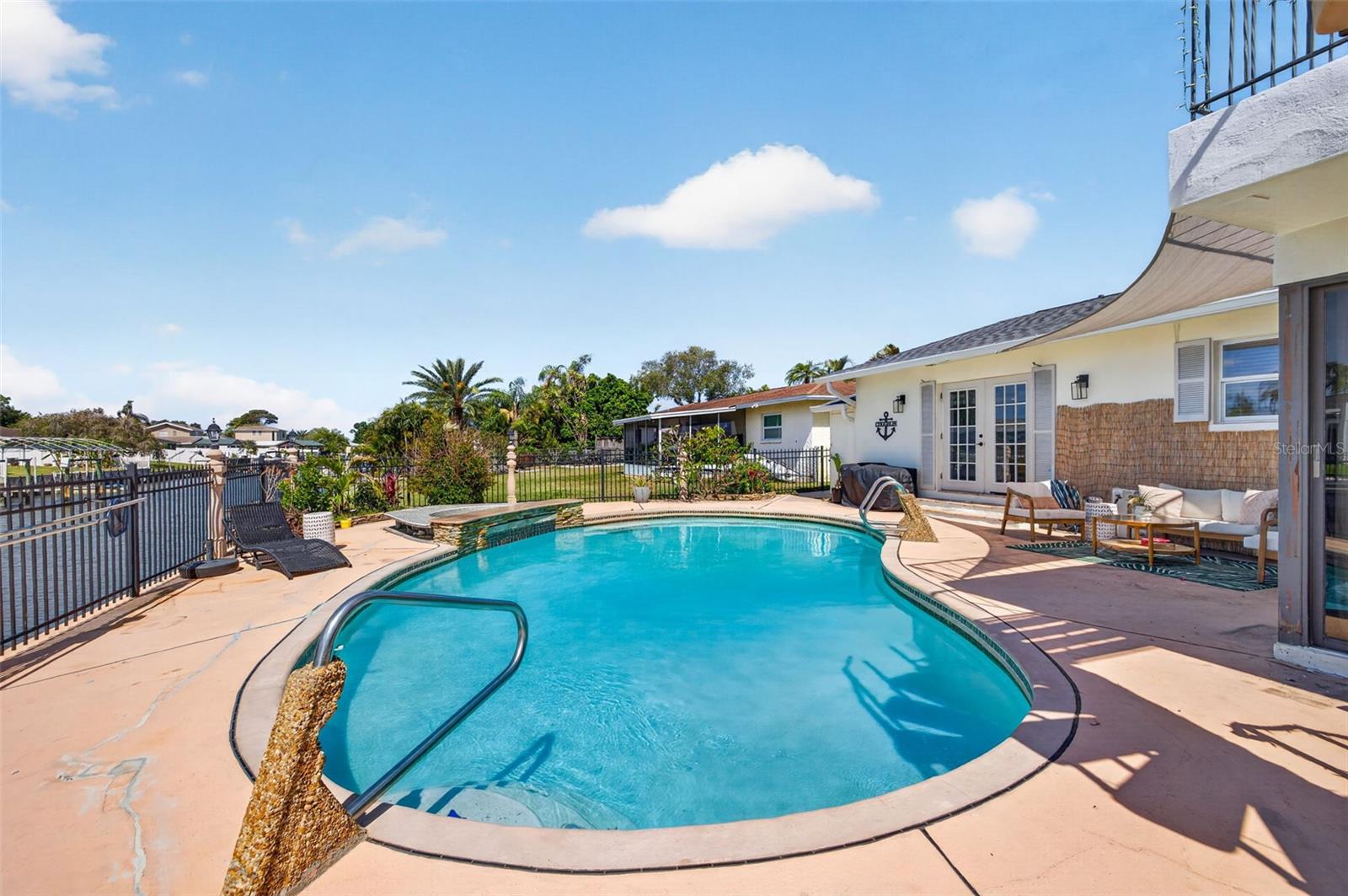 8450 FLAGSTONE DR — photo 37