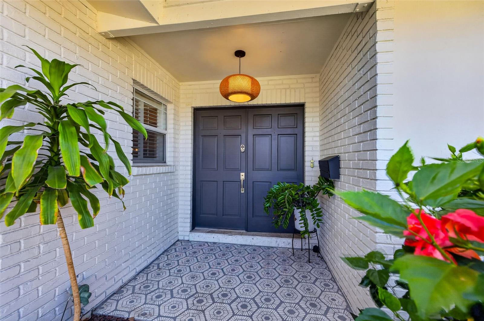 8450 FLAGSTONE DR — photo 4