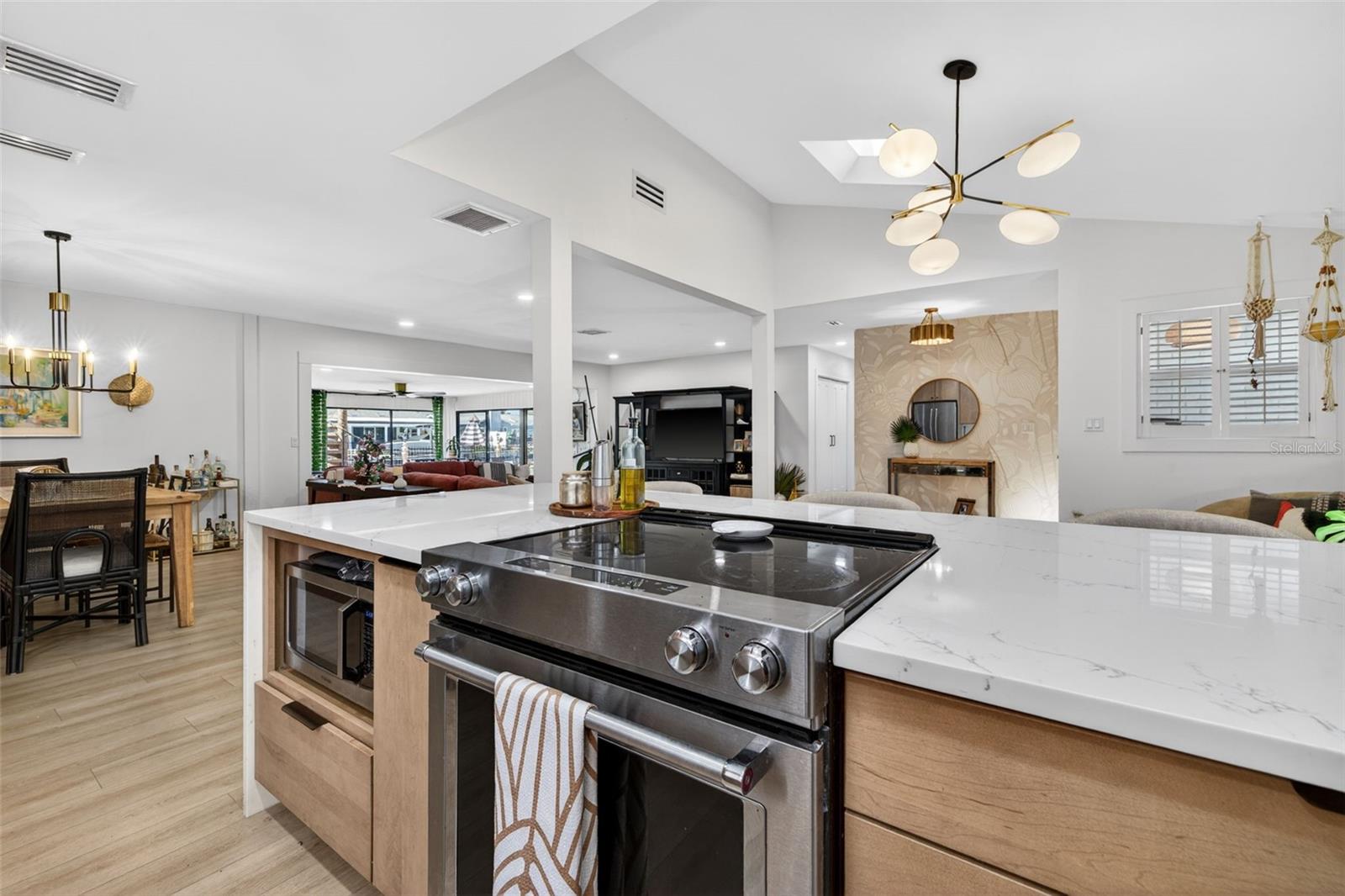 8450 FLAGSTONE DR — photo 13