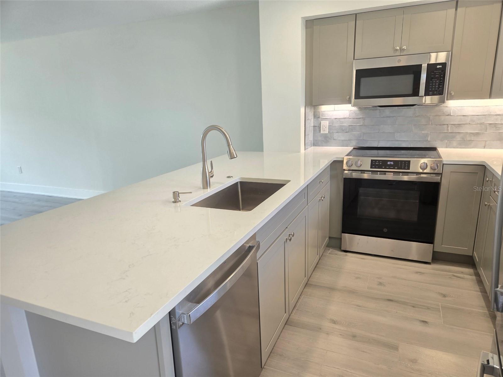 1300 N PORTOFINO DR #406 — photo 3