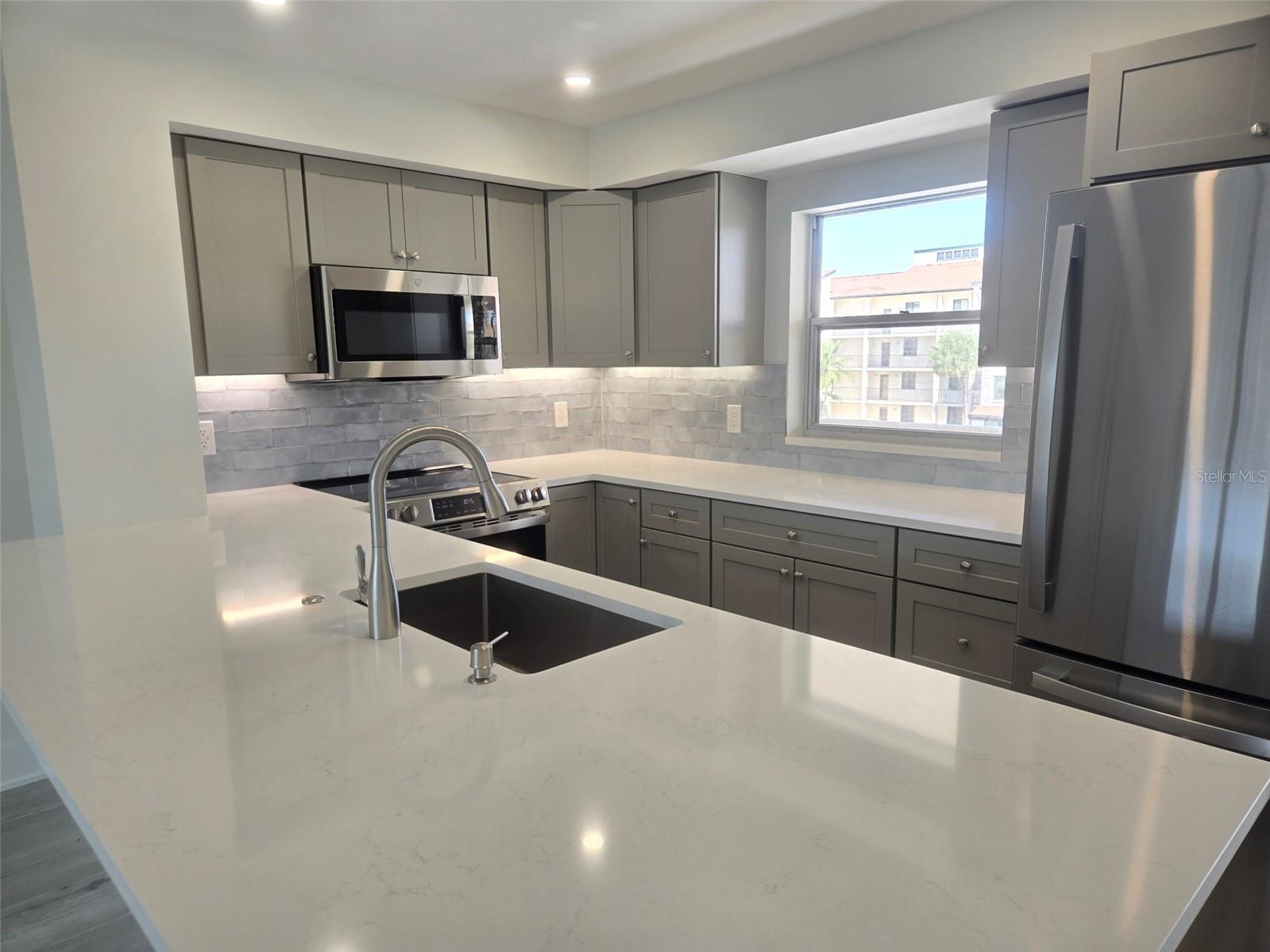 1300 N PORTOFINO DR #406 — photo 2