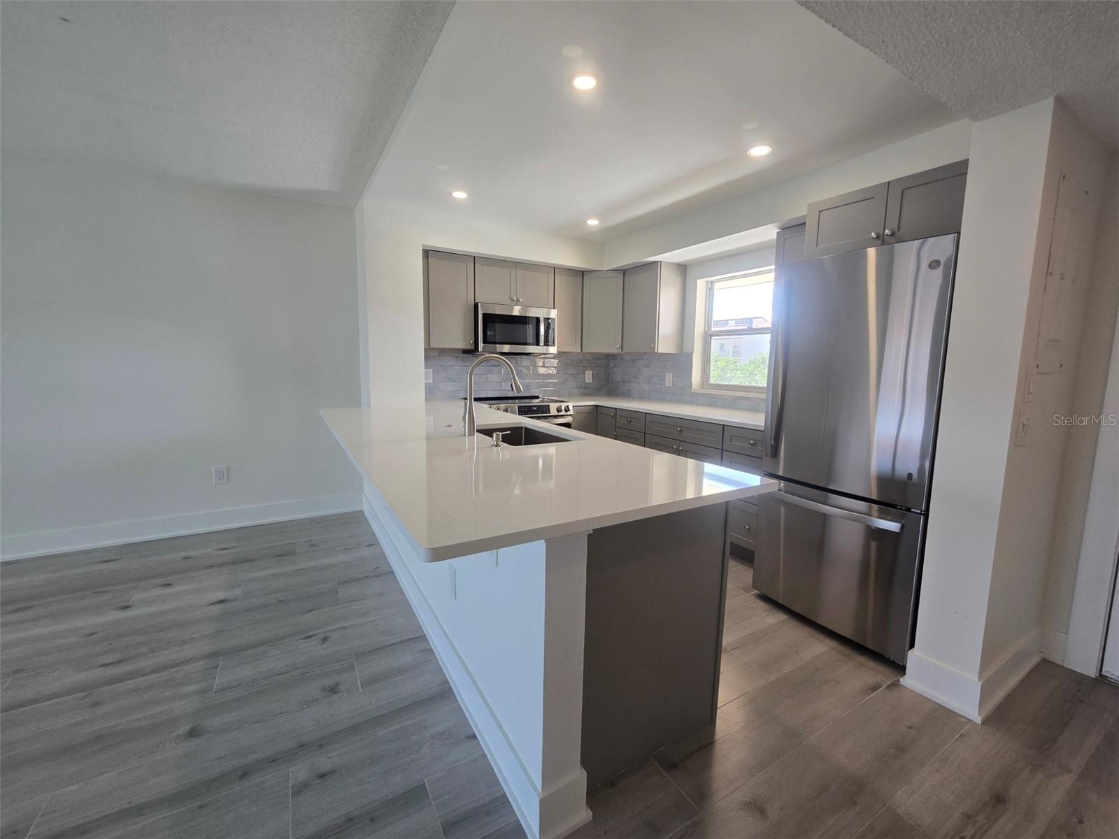 1300 N PORTOFINO DR #406 — photo 8