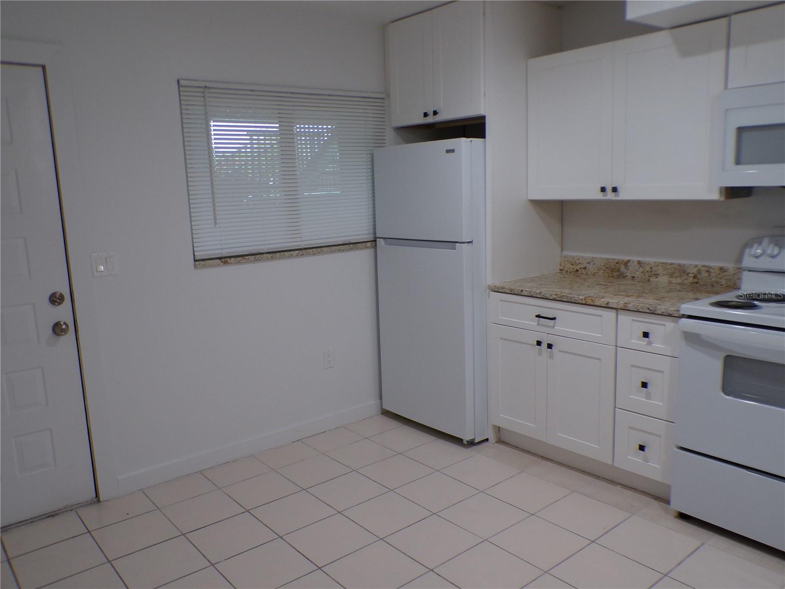 1258 BARBARA DR #106 — photo 5