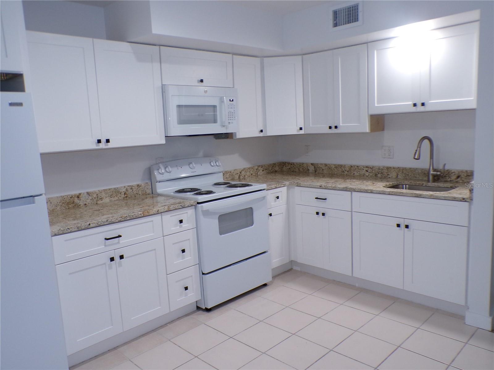 1258 BARBARA DR #106 — photo 6