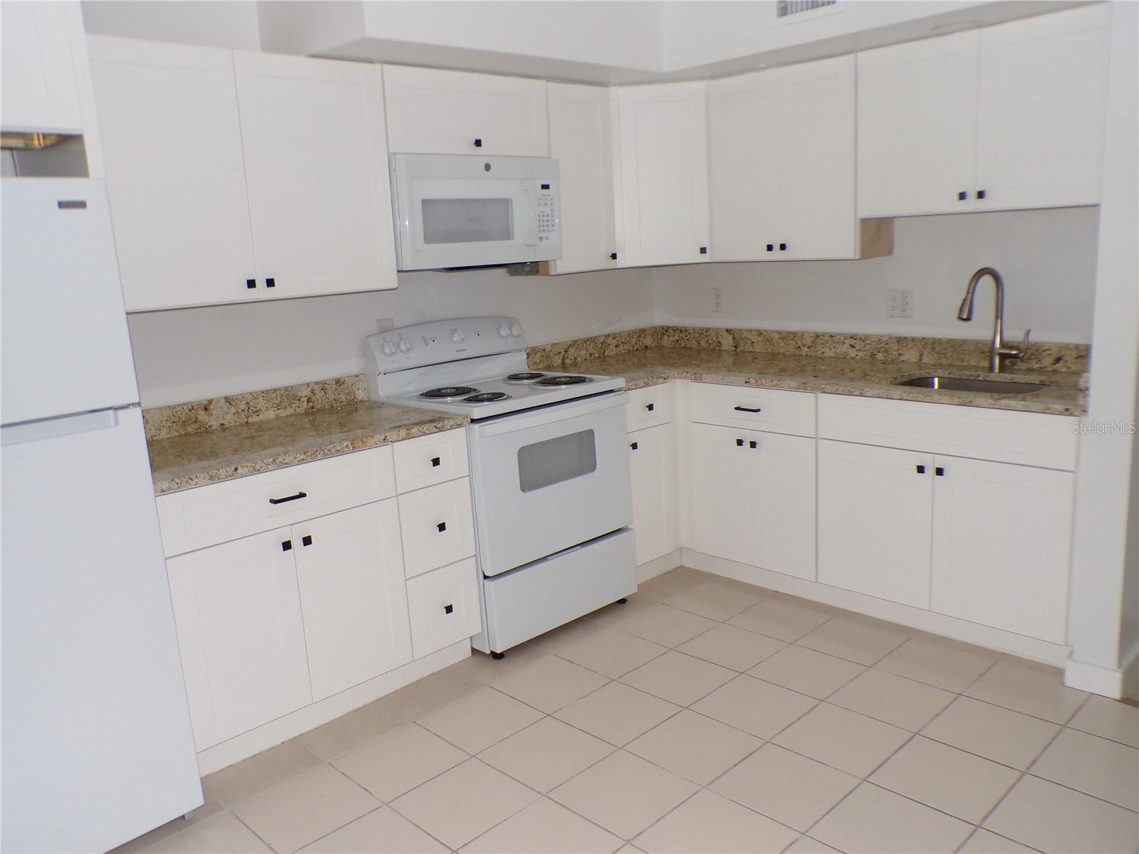 1258 BARBARA DR #106 — photo 4