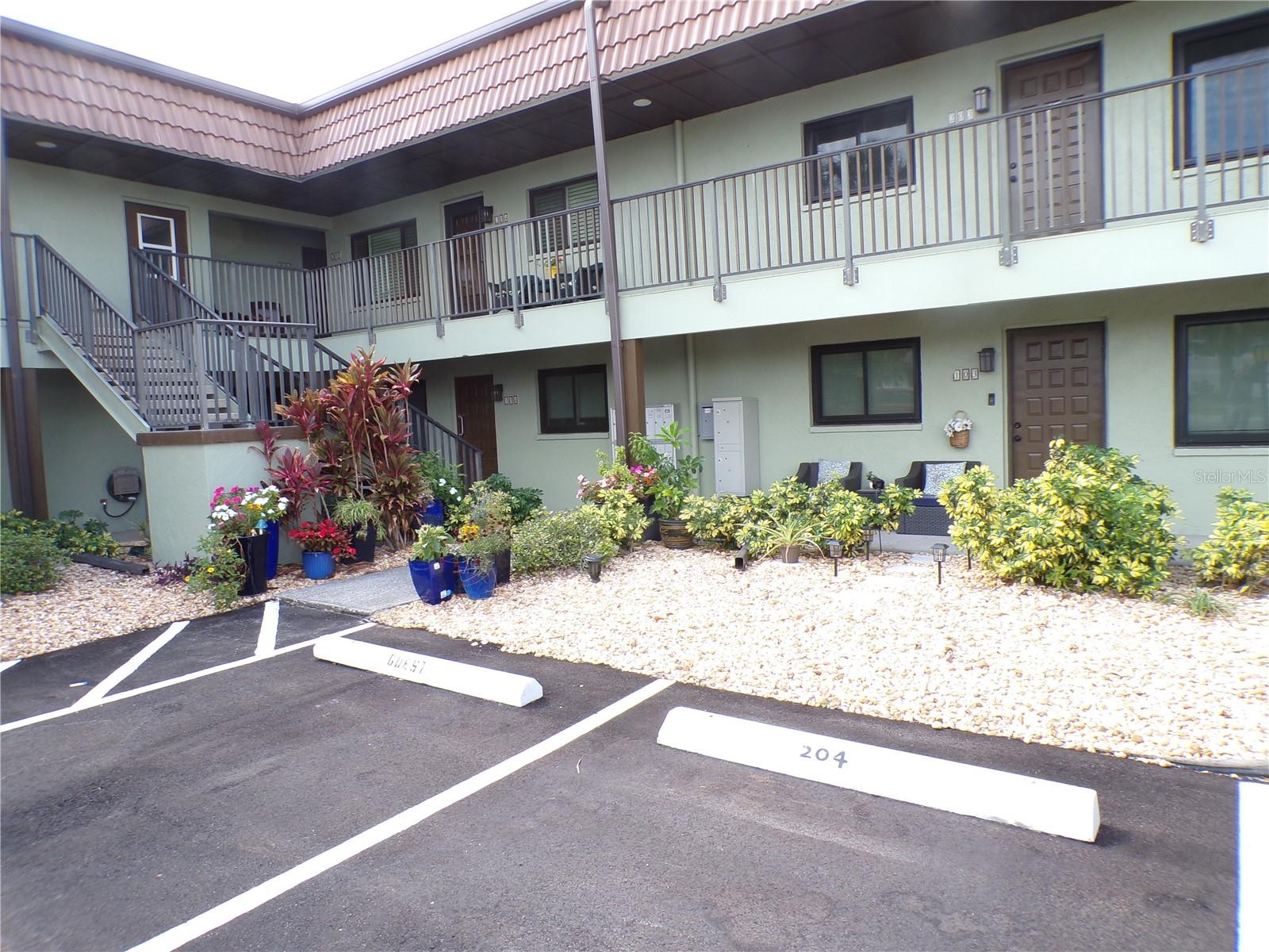 1258 BARBARA DR #106 — photo 10