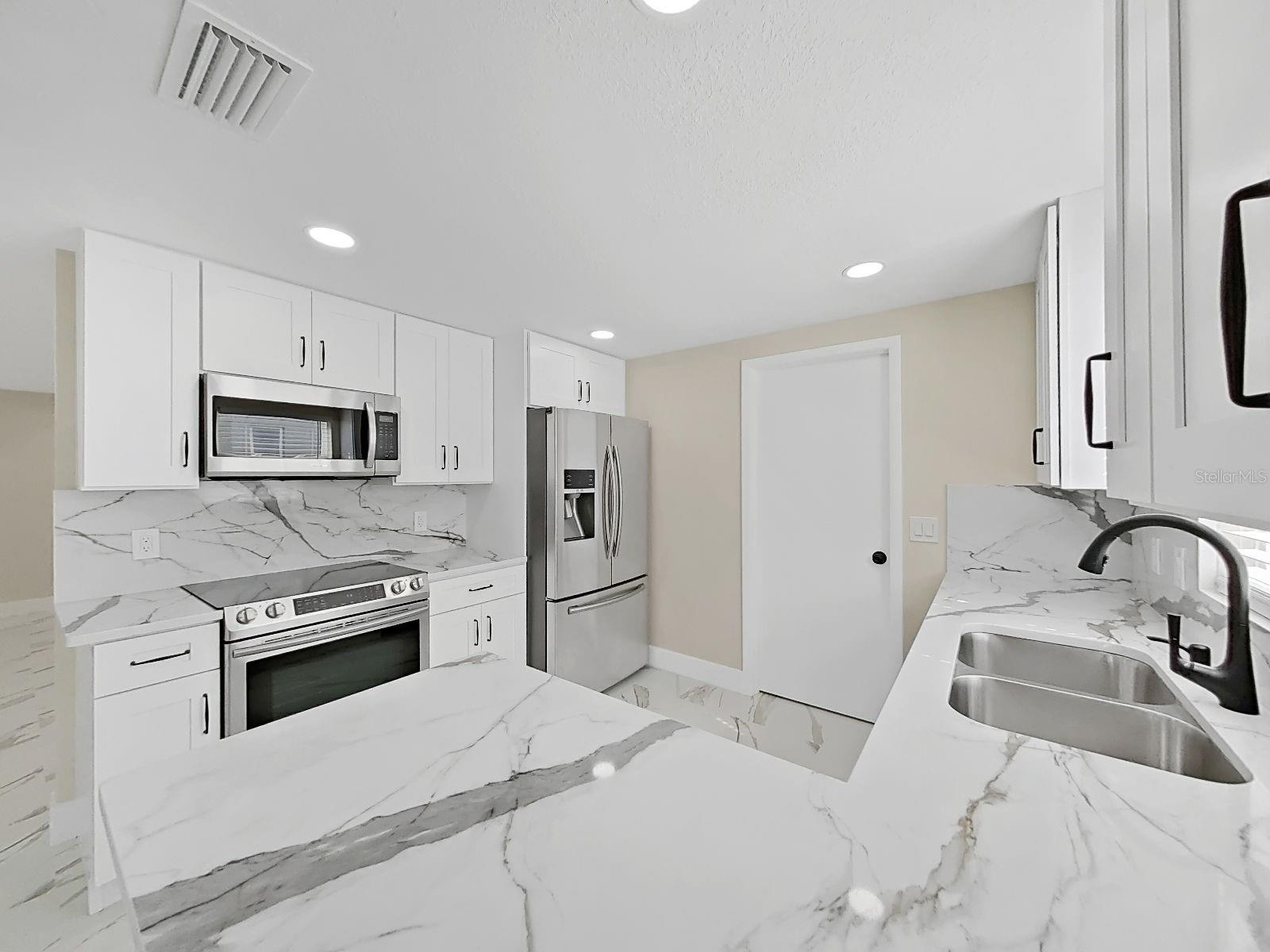 7218 LUNITA CT — photo 36