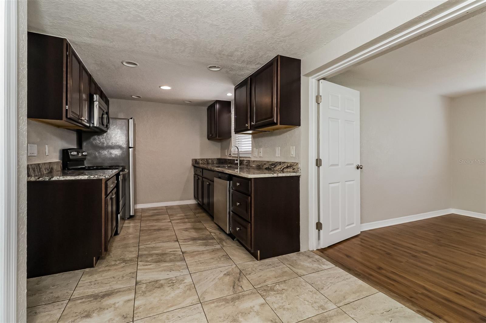 3644 PANOLA DR — photo 8