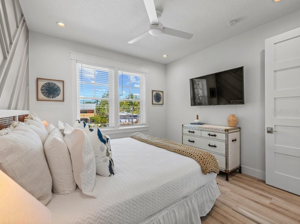 204 COOLIDGE DR — photo 24