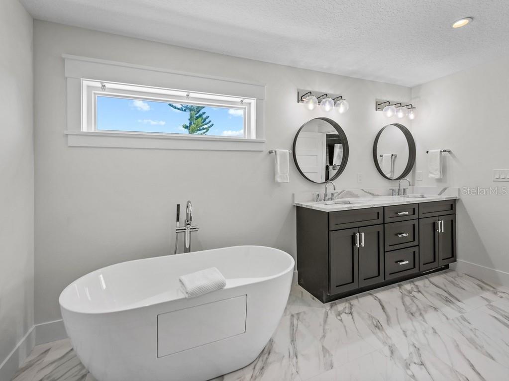 204 COOLIDGE DR — photo 20