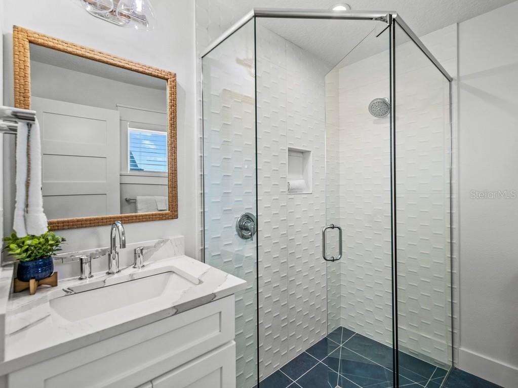 204 COOLIDGE DR — photo 32