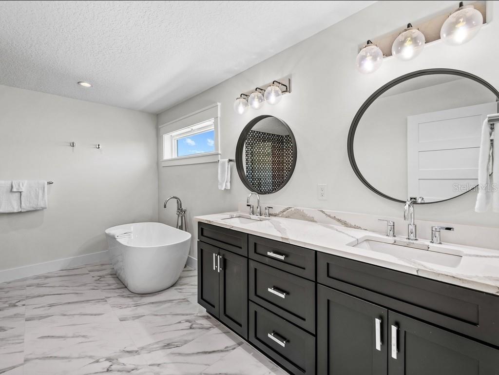 204 COOLIDGE DR — photo 19
