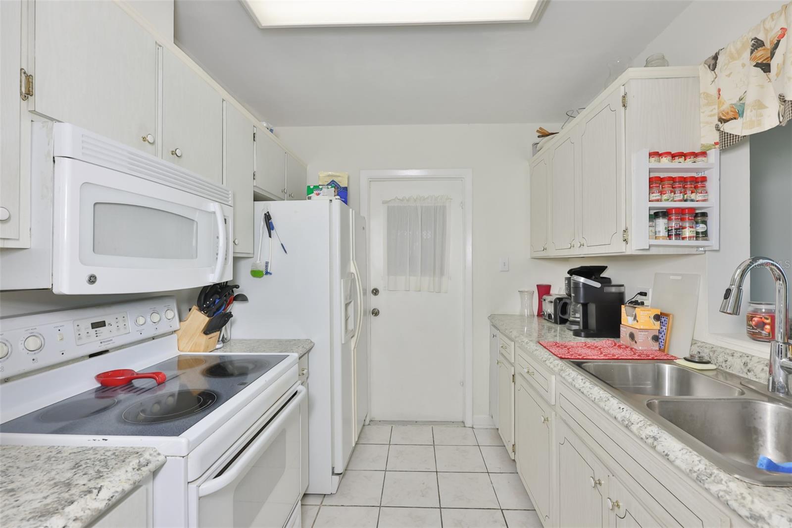 700 RUTGERS PL — photo 3