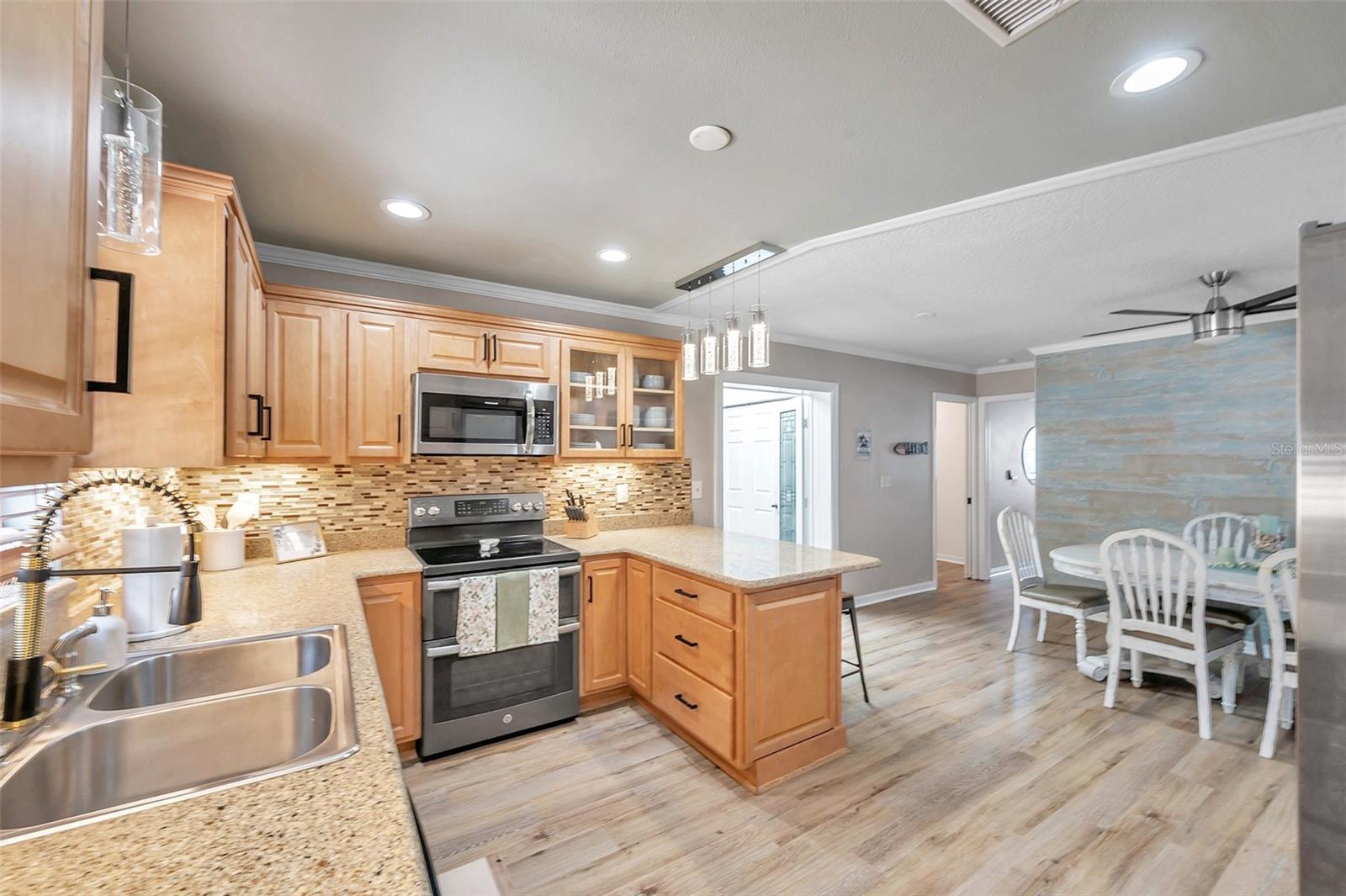 717 CAROLINA AVE — photo 24