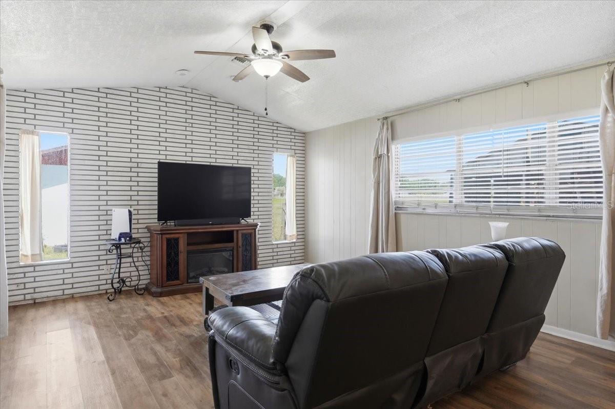303 KARPPE RD — photo 11