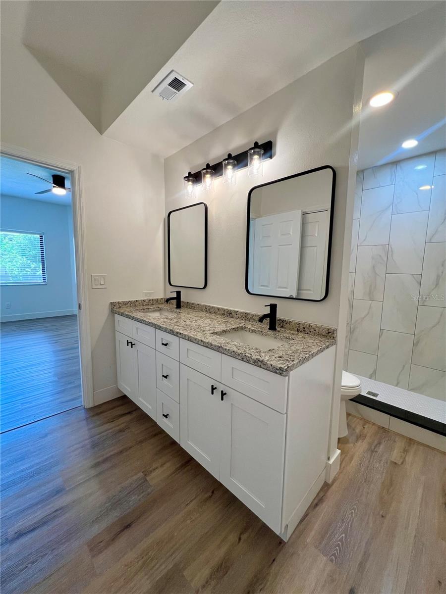 3014 RED OAK CT #102 — photo 32