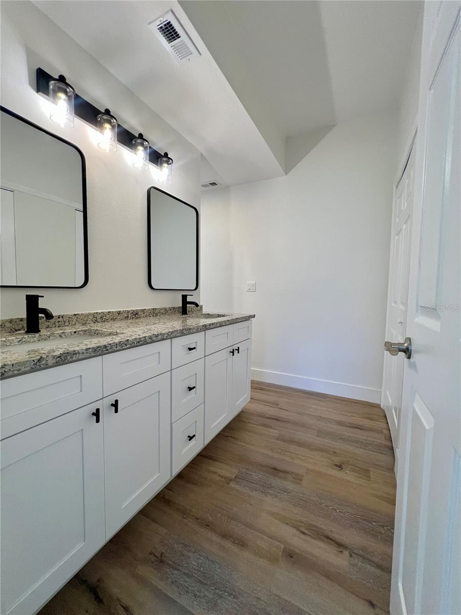3014 RED OAK CT #102 — photo 31