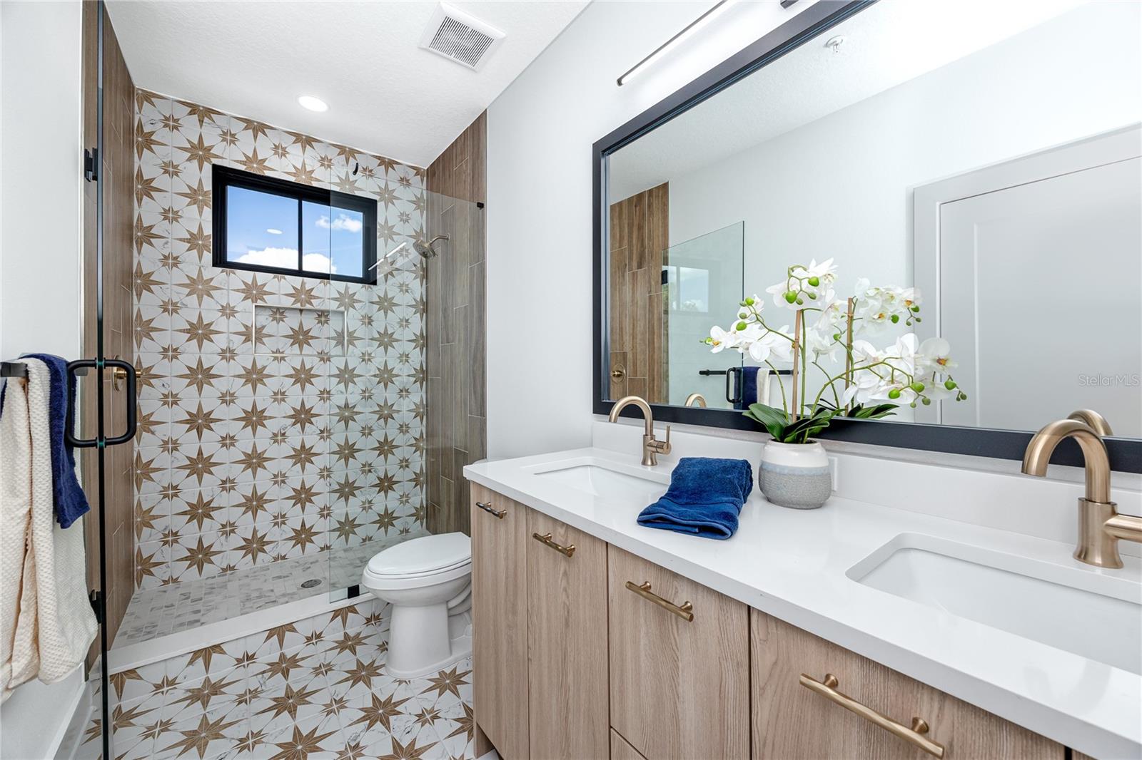 1308 E COLUMBUS DR #2 — photo 35