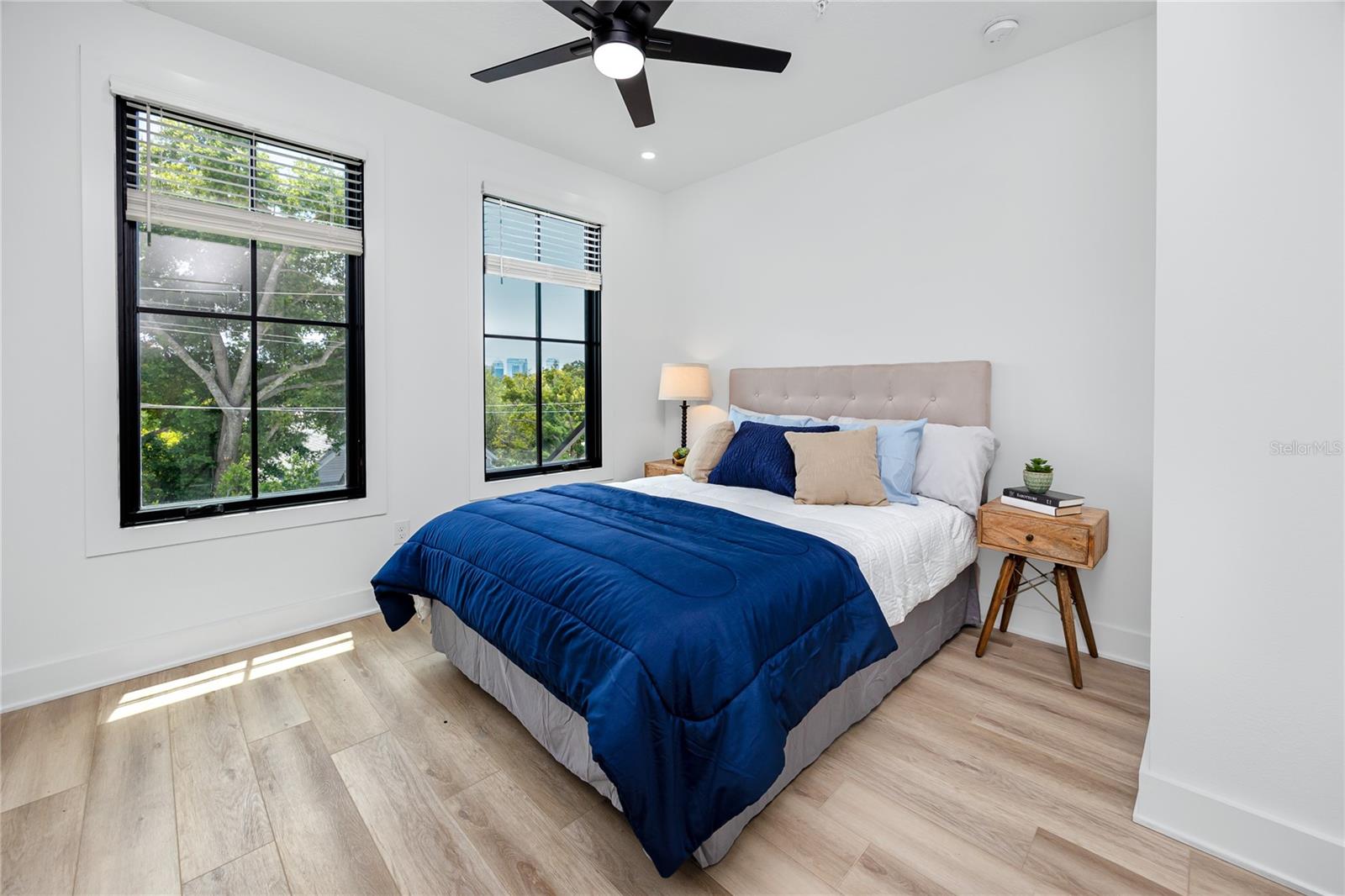 1308 E COLUMBUS DR #2 — photo 37