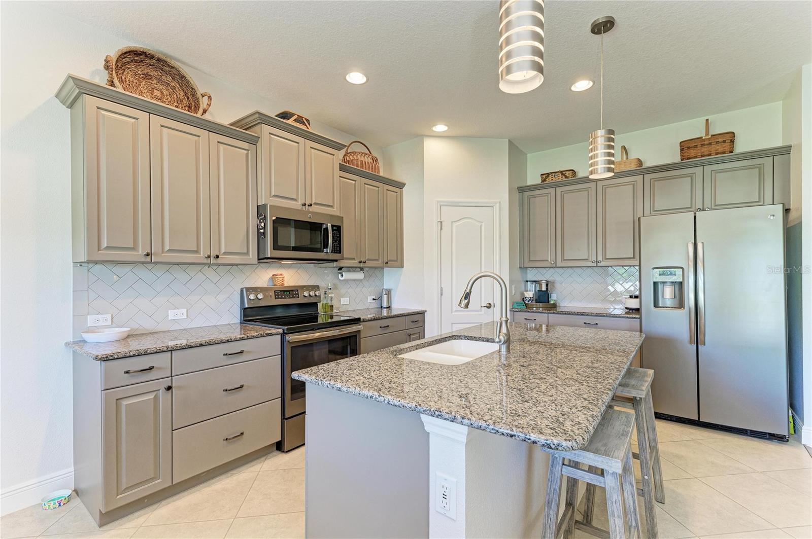 7750 RIDGELAKE CIR — photo 17