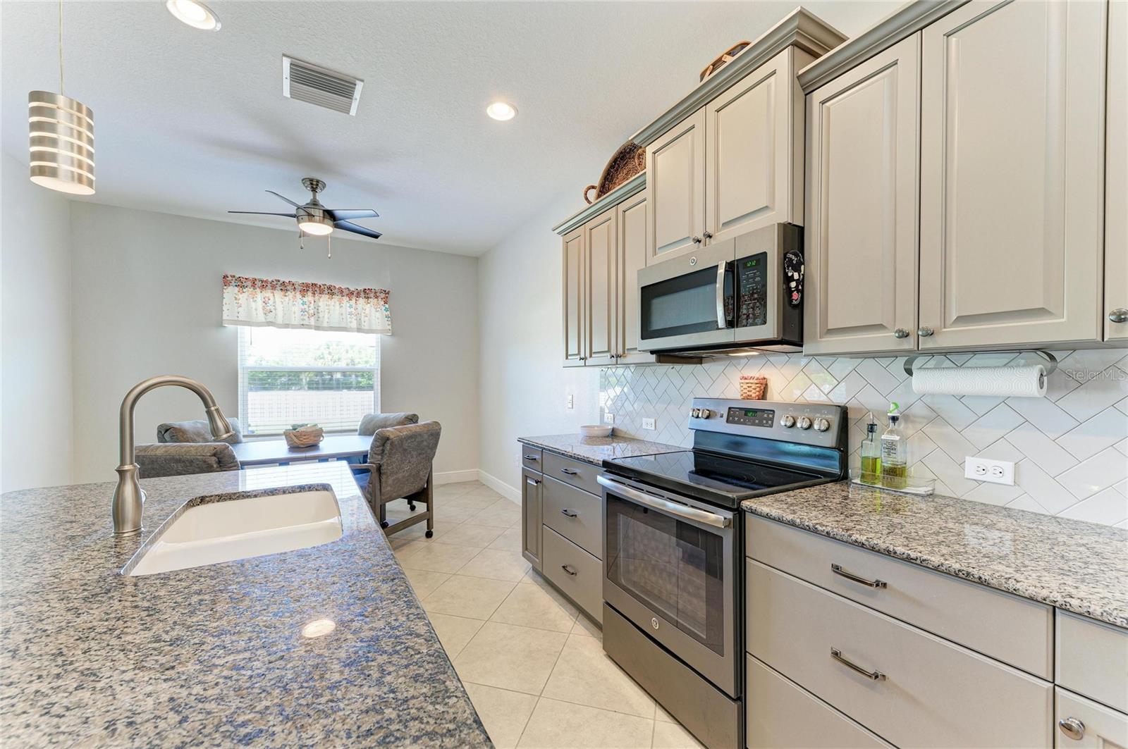 7750 RIDGELAKE CIR — photo 18