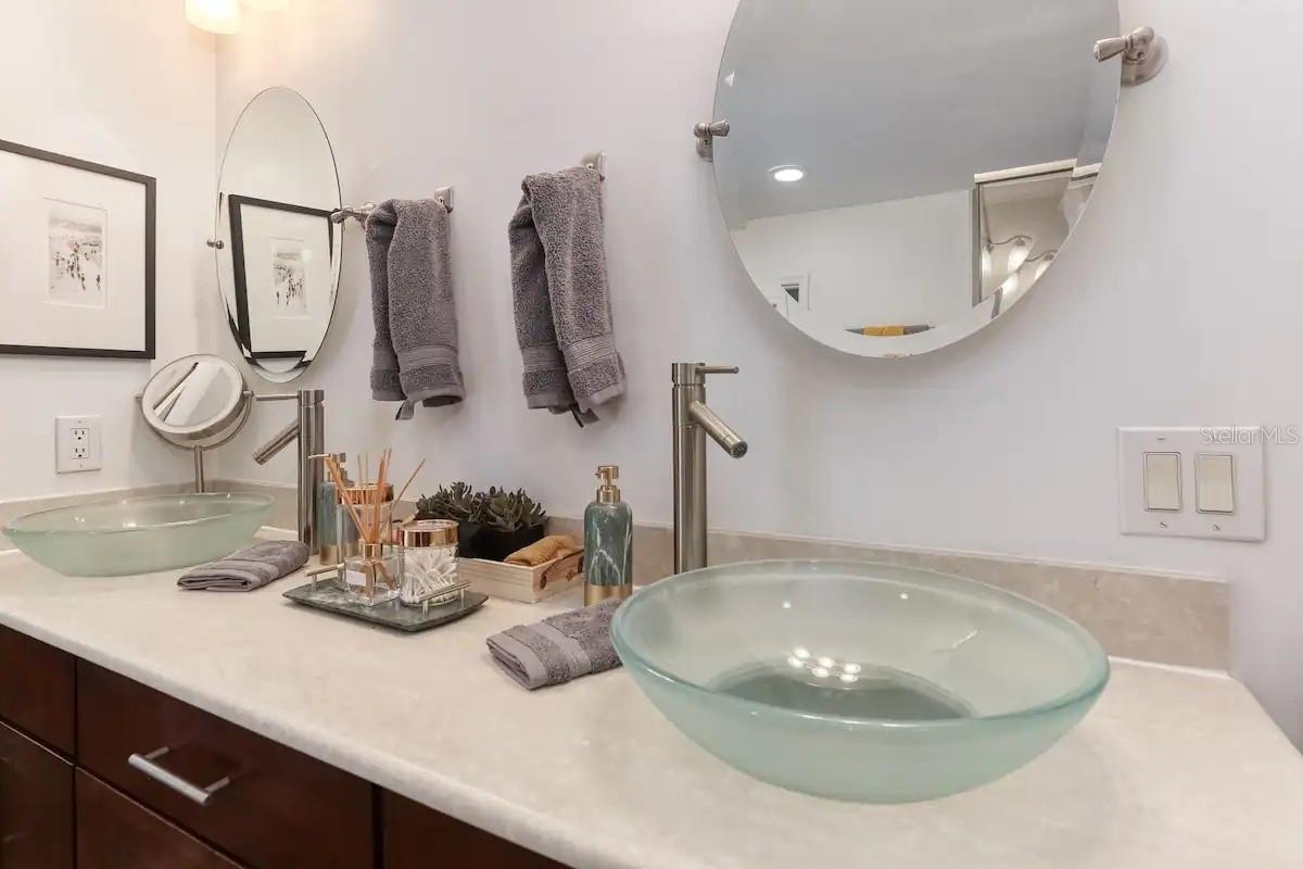 4014 W PALMIRA AVE — photo 31