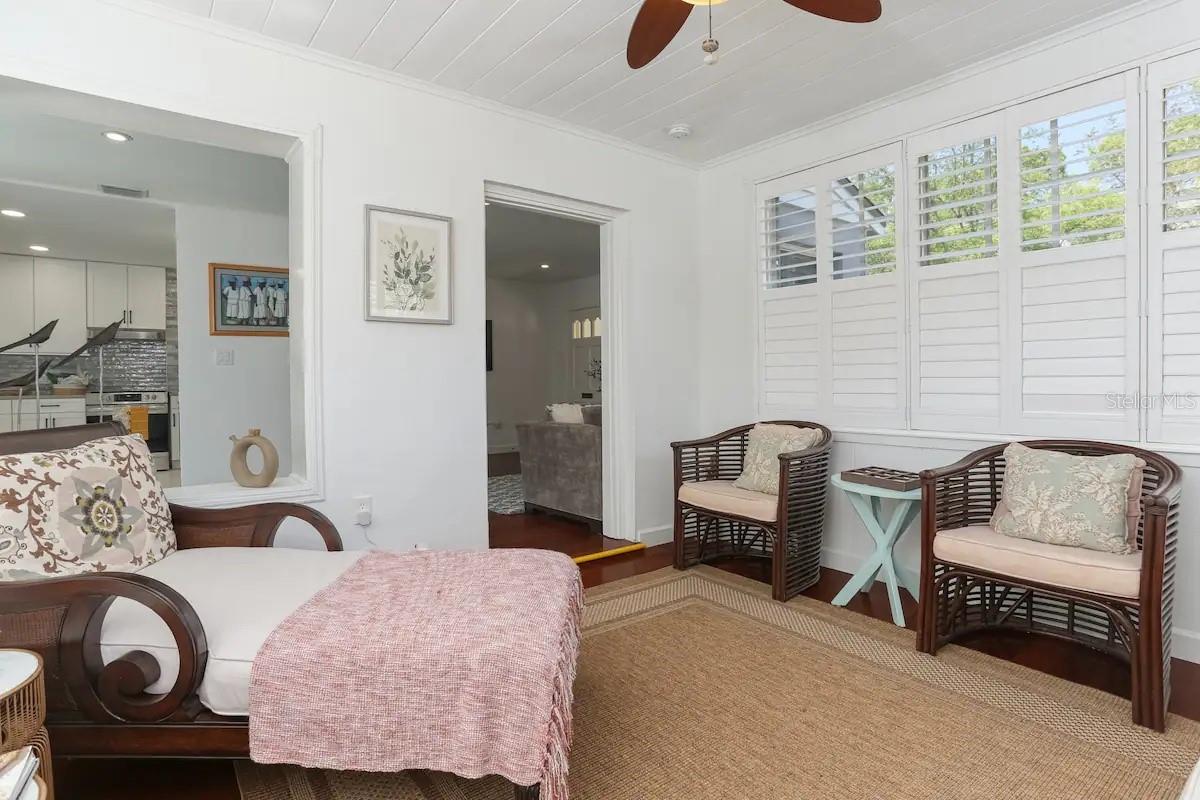 4014 W PALMIRA AVE — photo 21