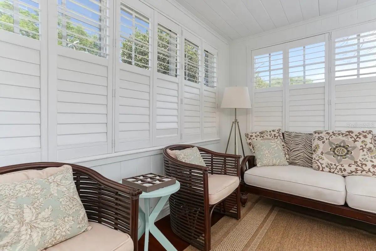 4014 W PALMIRA AVE — photo 20