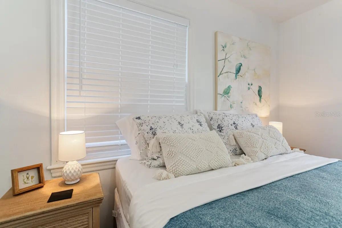4014 W PALMIRA AVE — photo 38