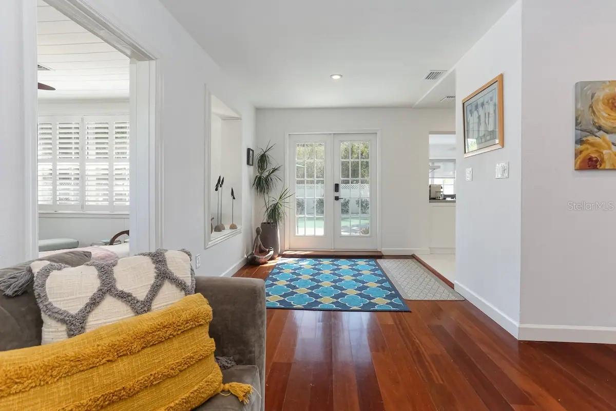4014 W PALMIRA AVE — photo 9