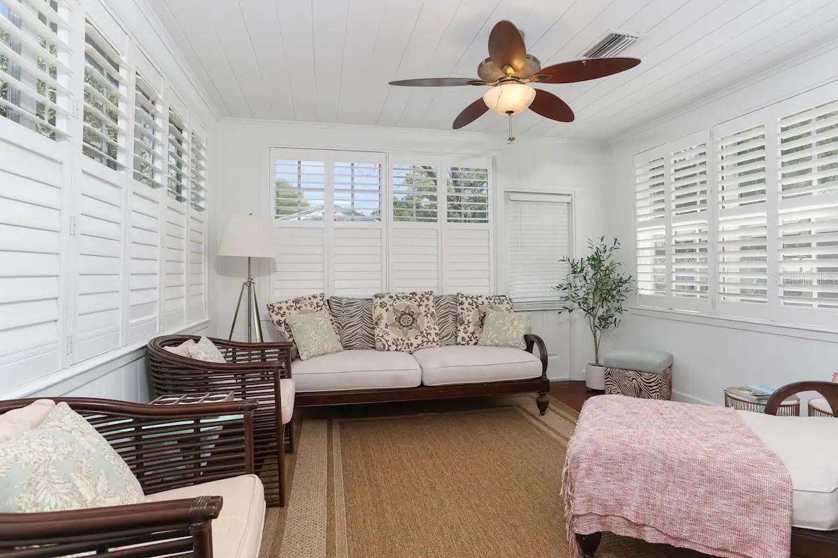 4014 W PALMIRA AVE — photo 19