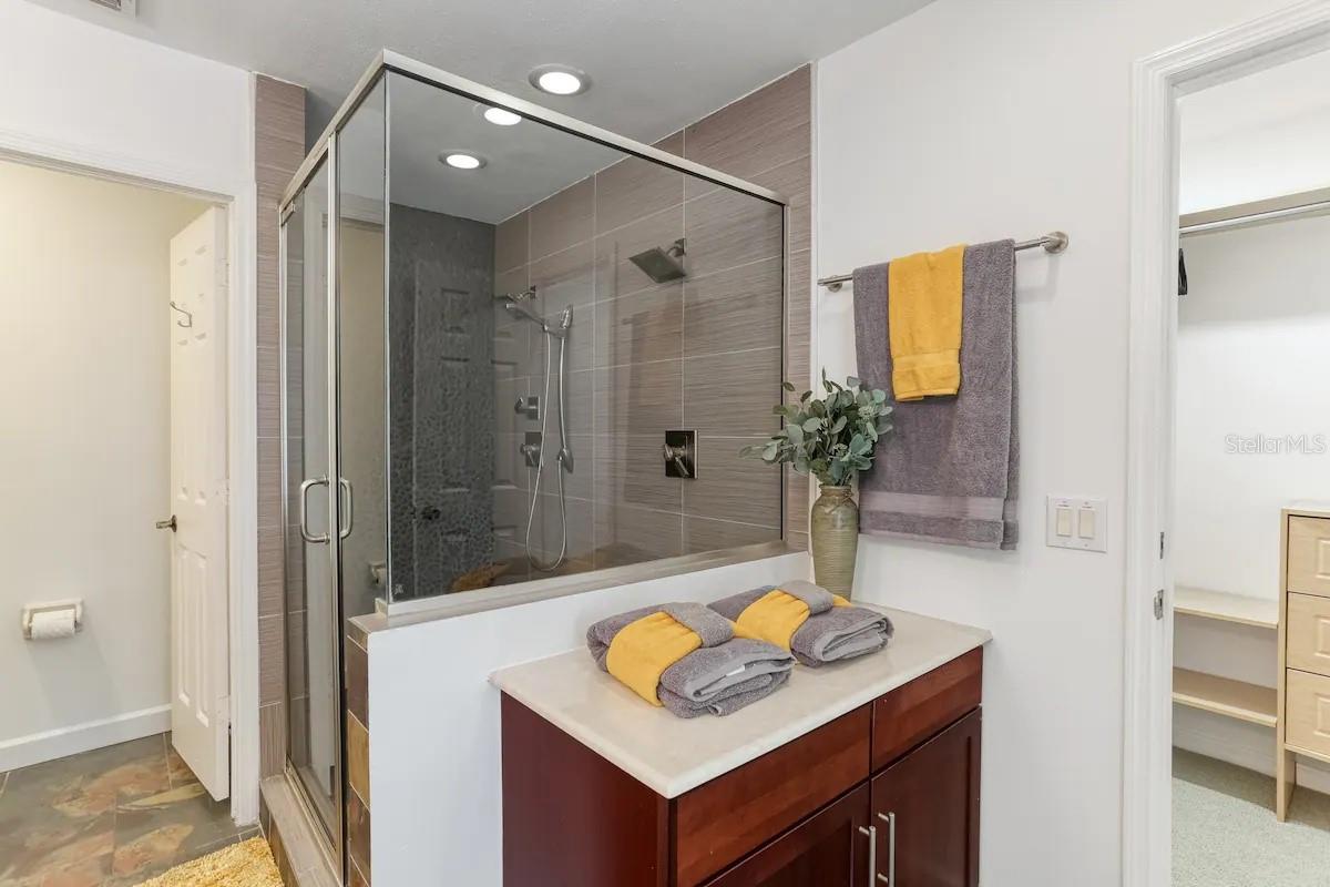 4014 W PALMIRA AVE — photo 30