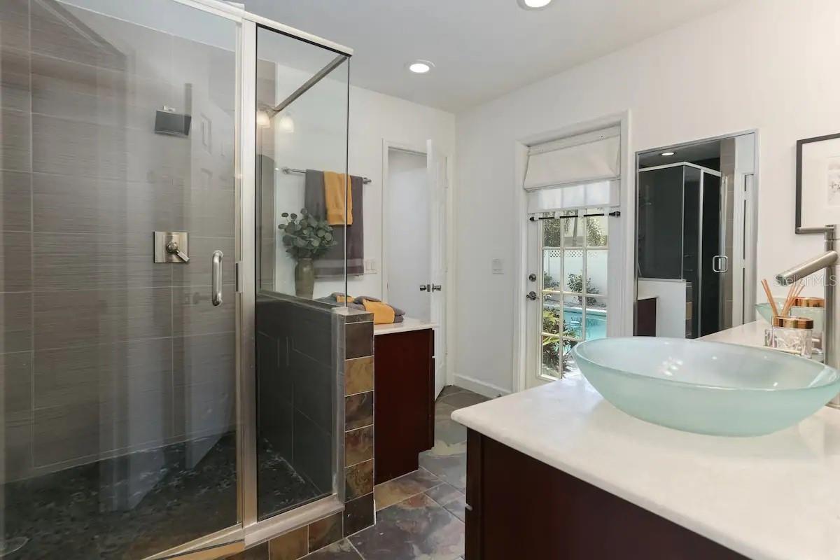 4014 W PALMIRA AVE — photo 28