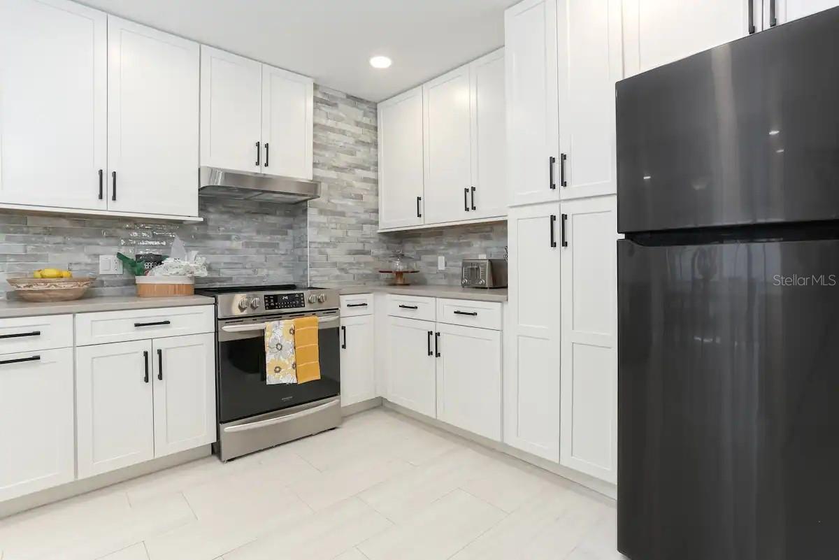 4014 W PALMIRA AVE — photo 12