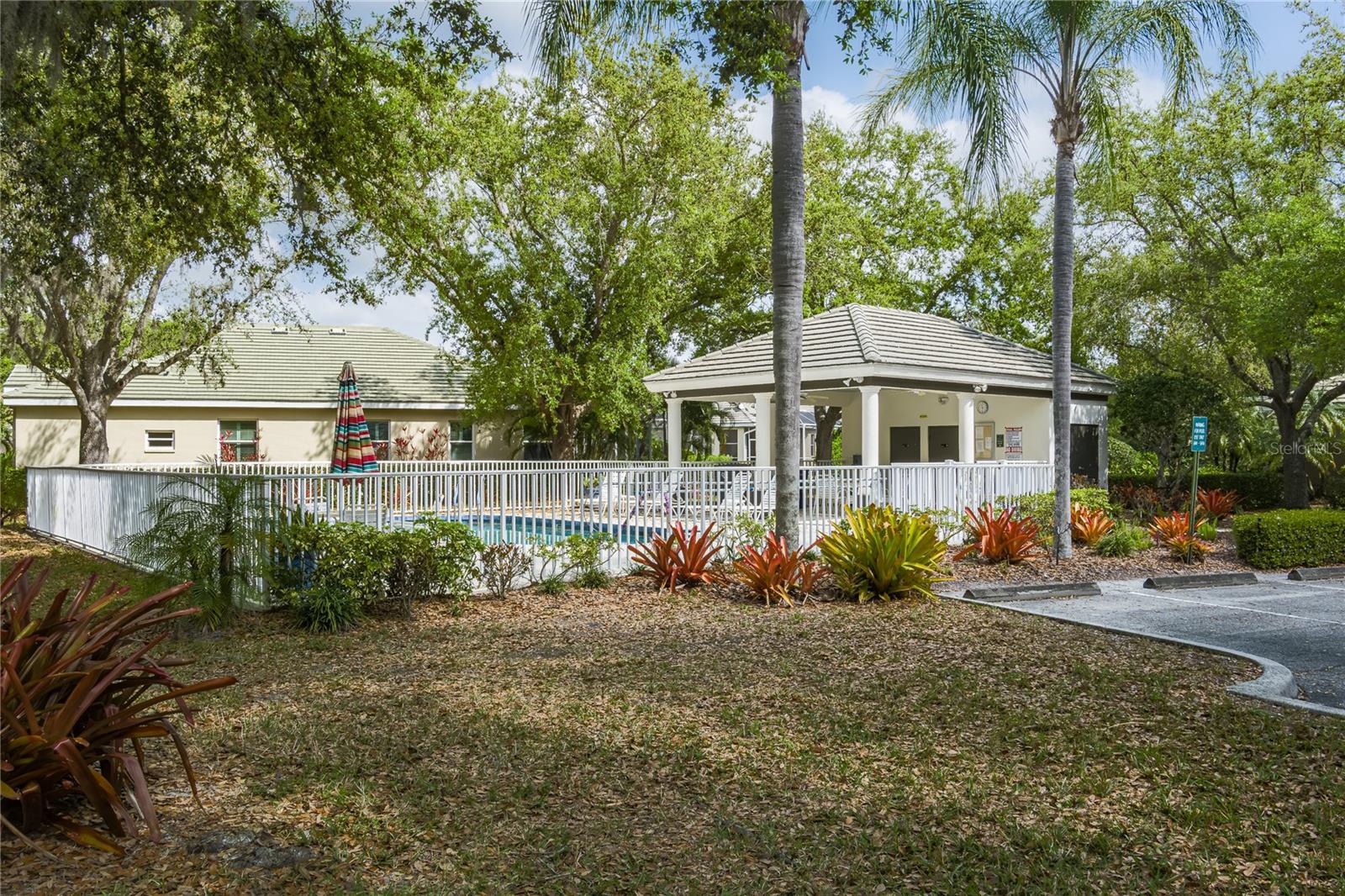 3208 WOODLAND FERN DR — photo 29