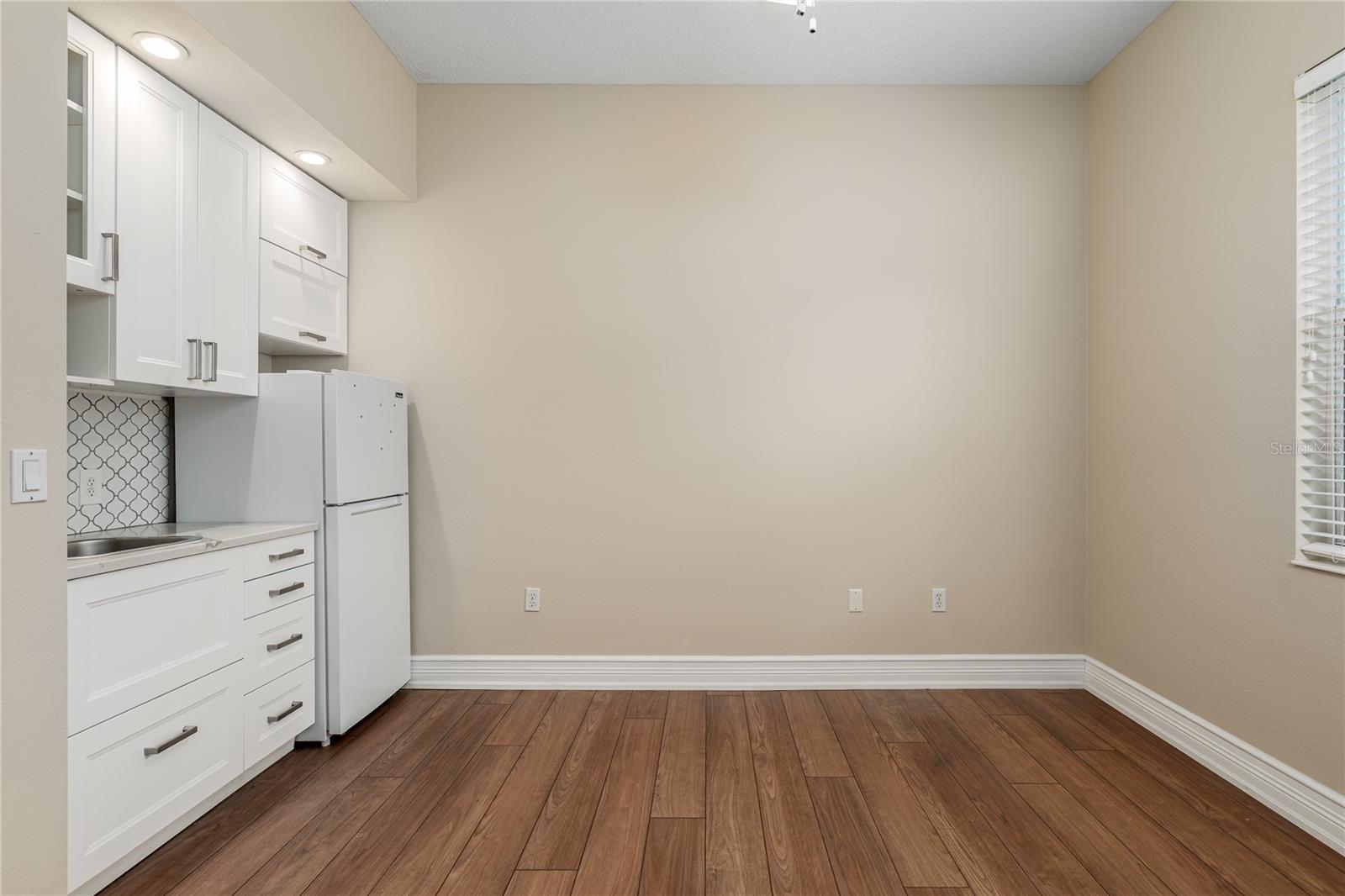 3208 WOODLAND FERN DR — photo 17