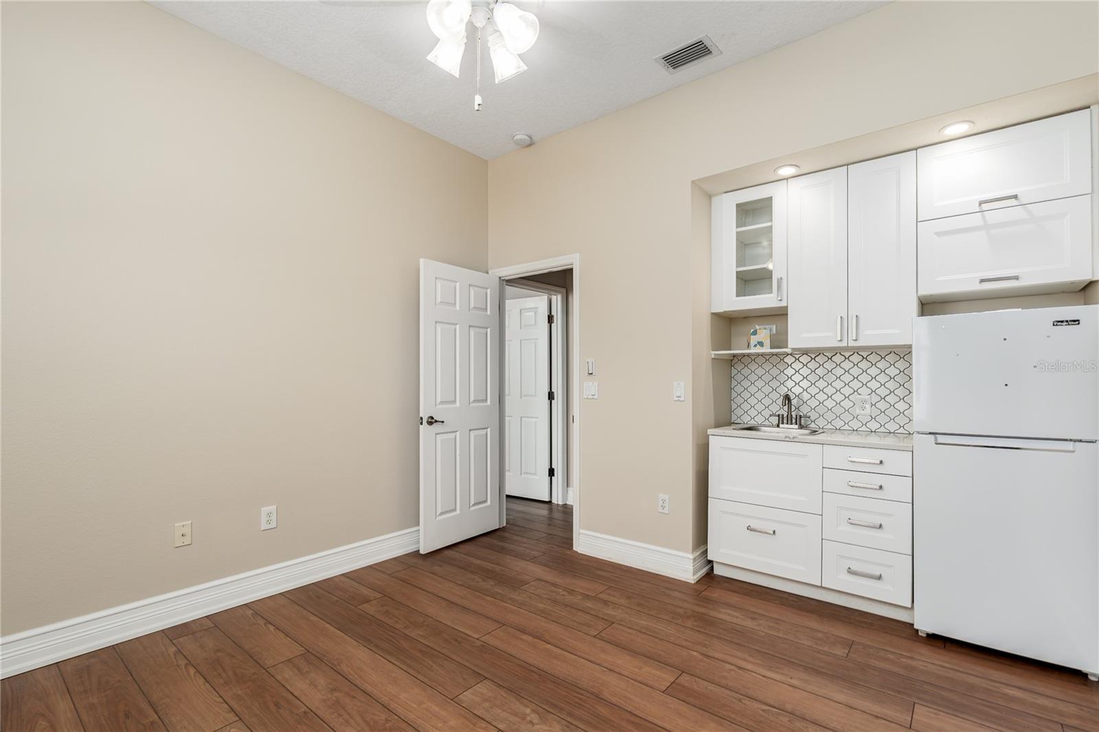 3208 WOODLAND FERN DR — photo 18