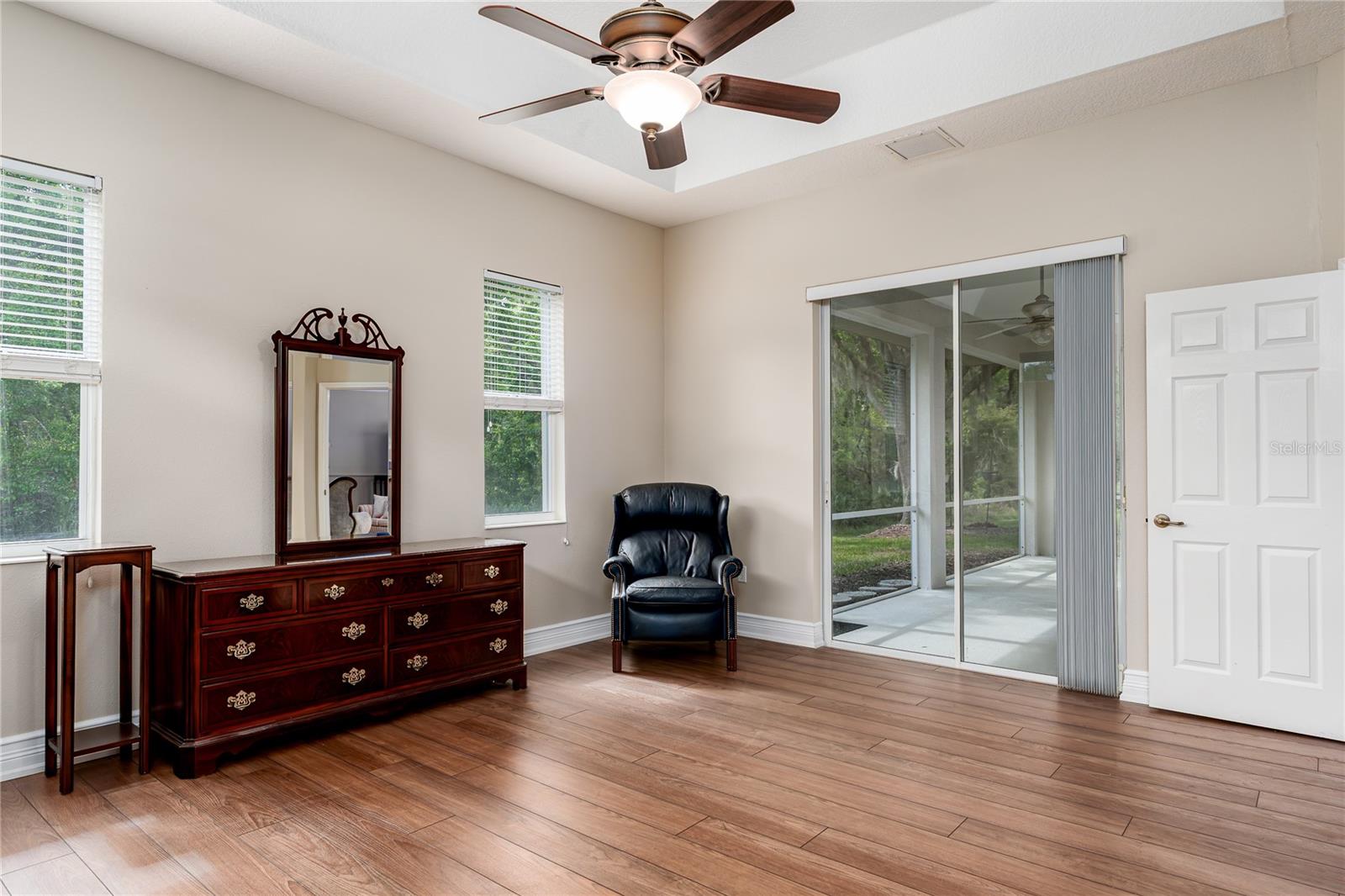 3208 WOODLAND FERN DR — photo 9