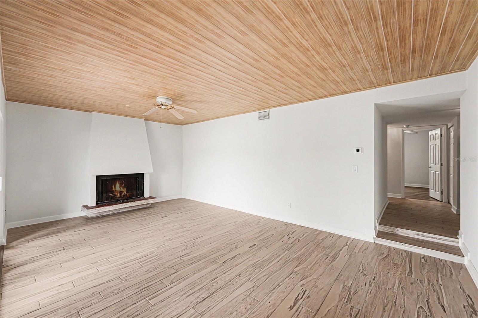 546 PLAZA SEVILLE CT #85 — photo 4