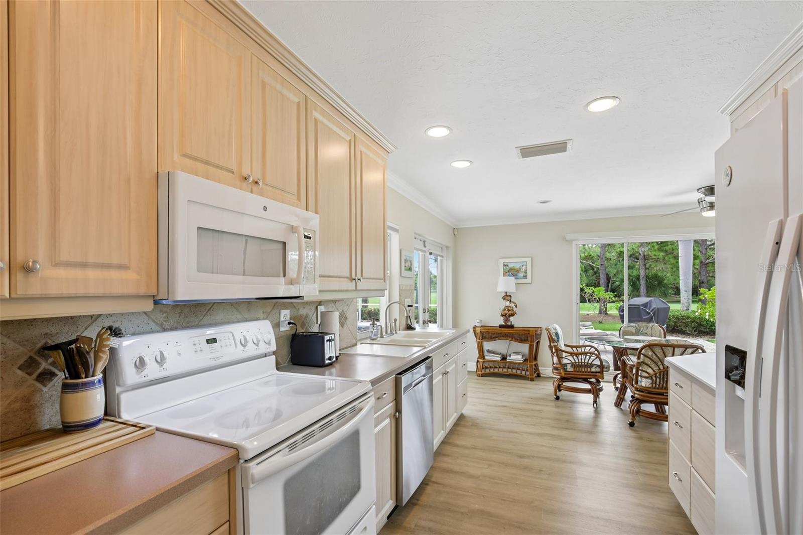 530 MAGELLAN DR — photo 9
