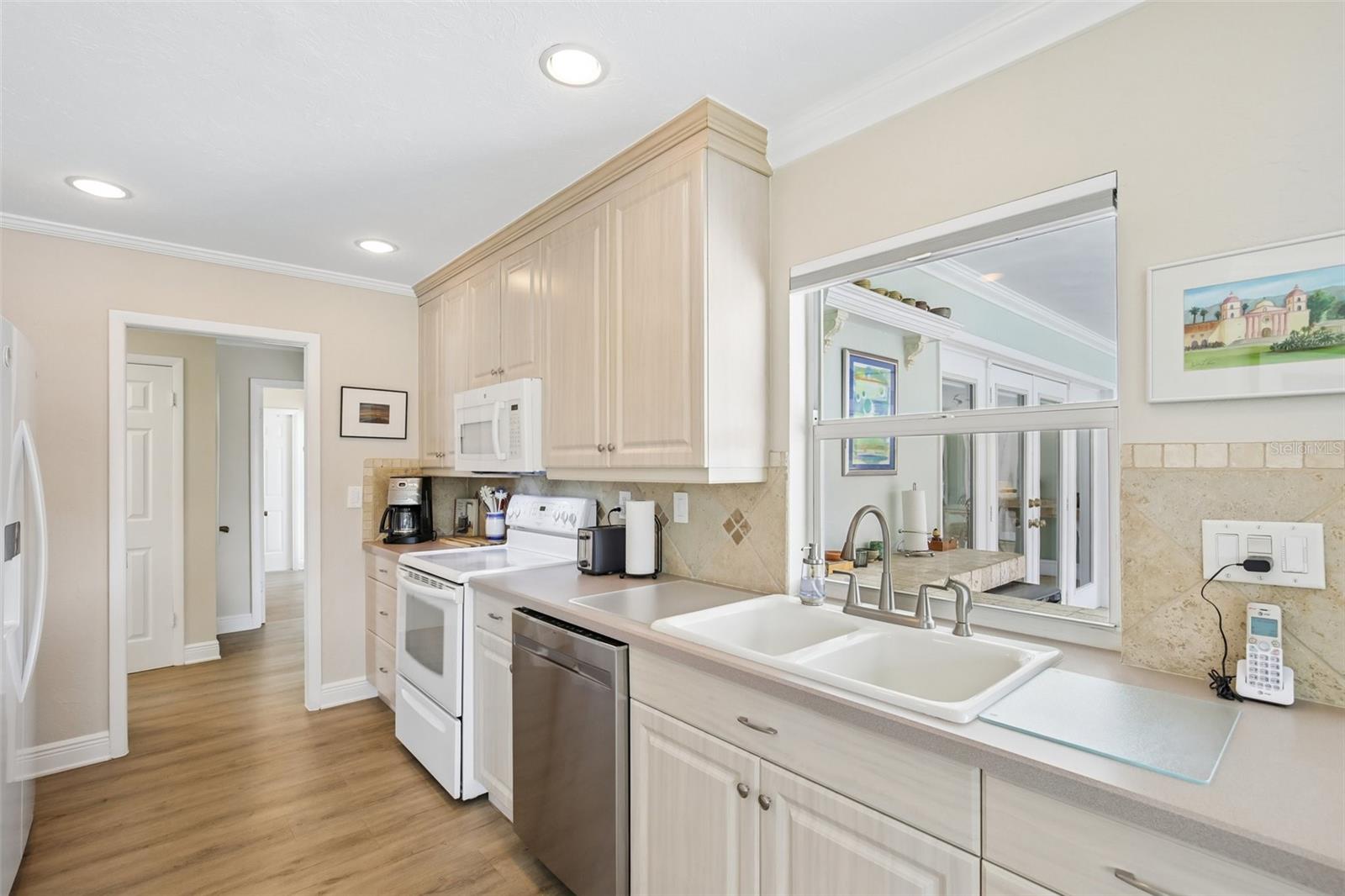 530 MAGELLAN DR — photo 7