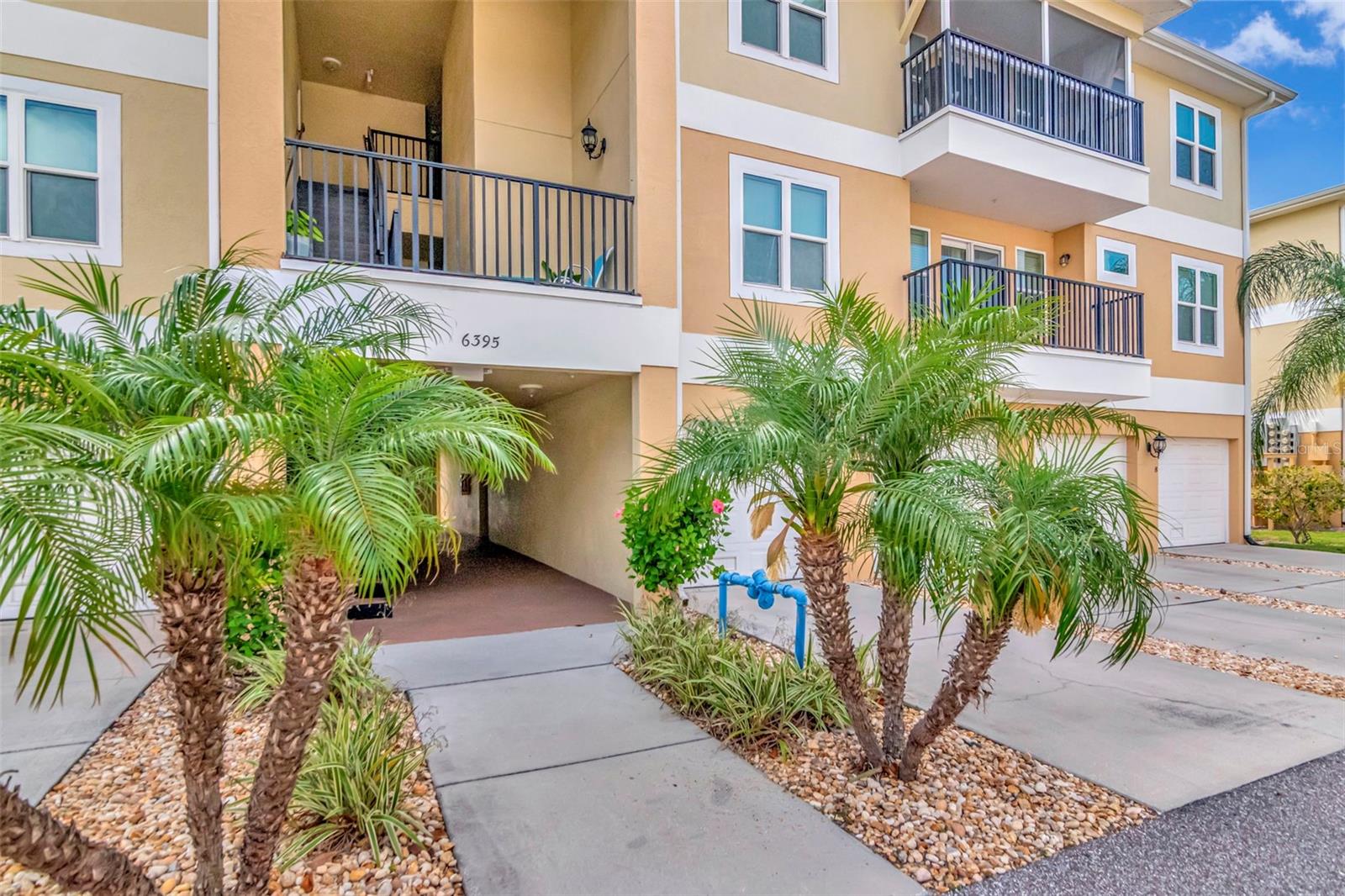 6395 BANYAN BLVD #303 — photo 3