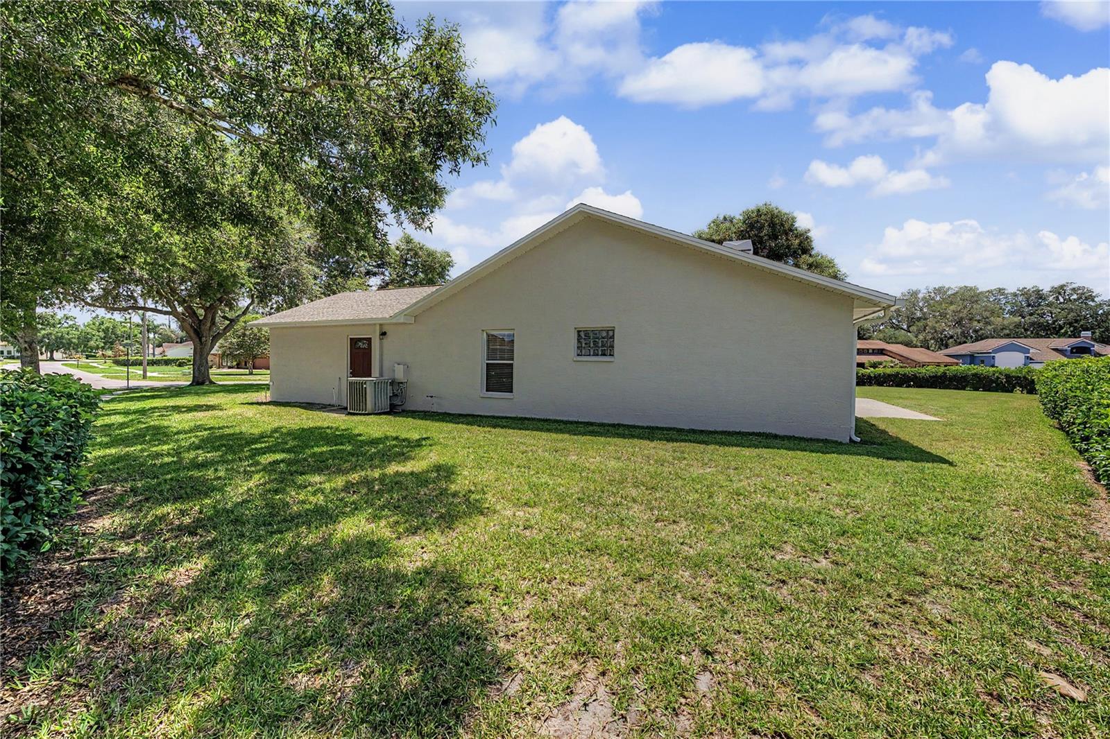 6208 HUNTINGTON DRIVE — photo 30