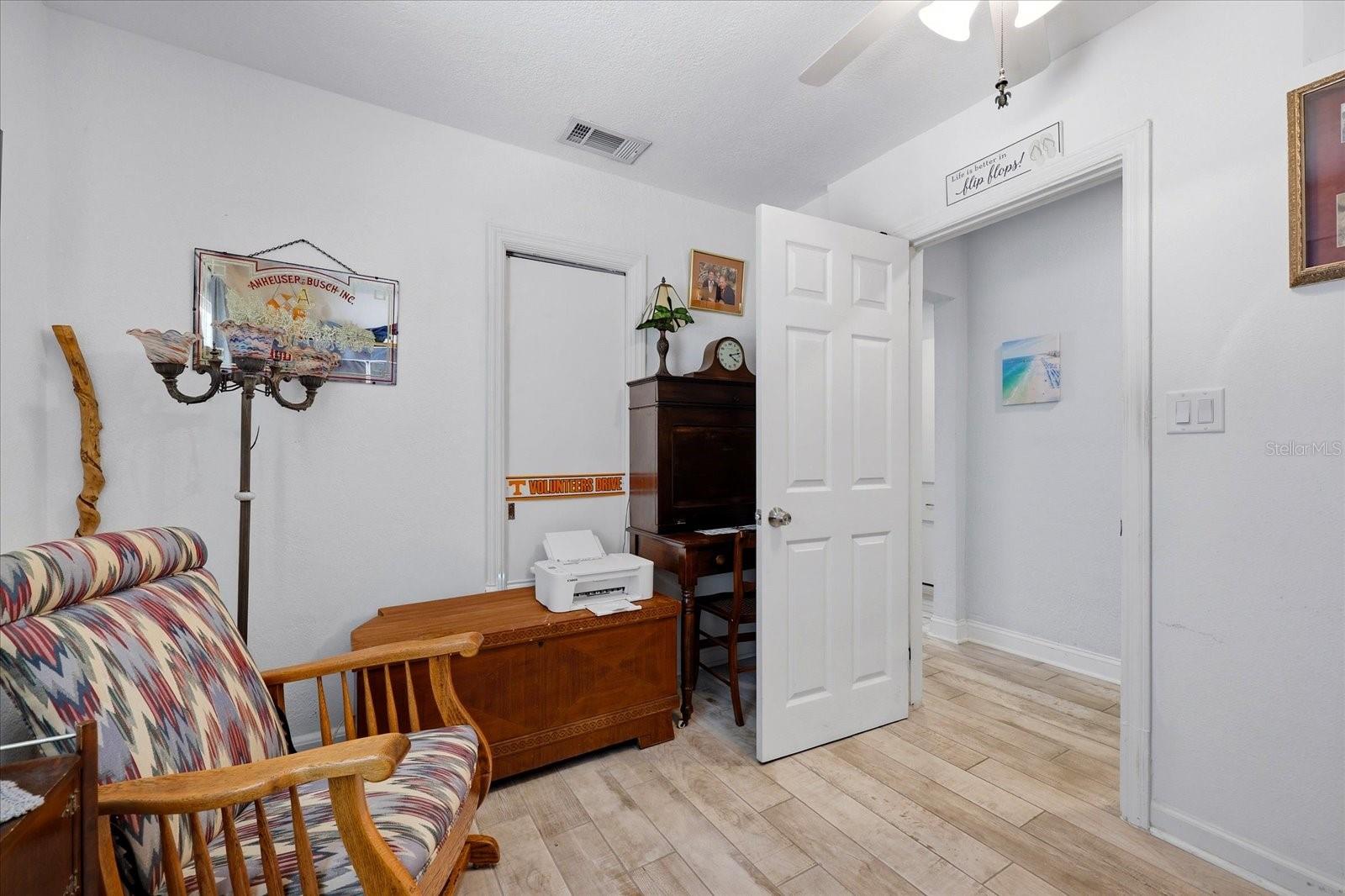 712 S GLENWOOD AVE — photo 18