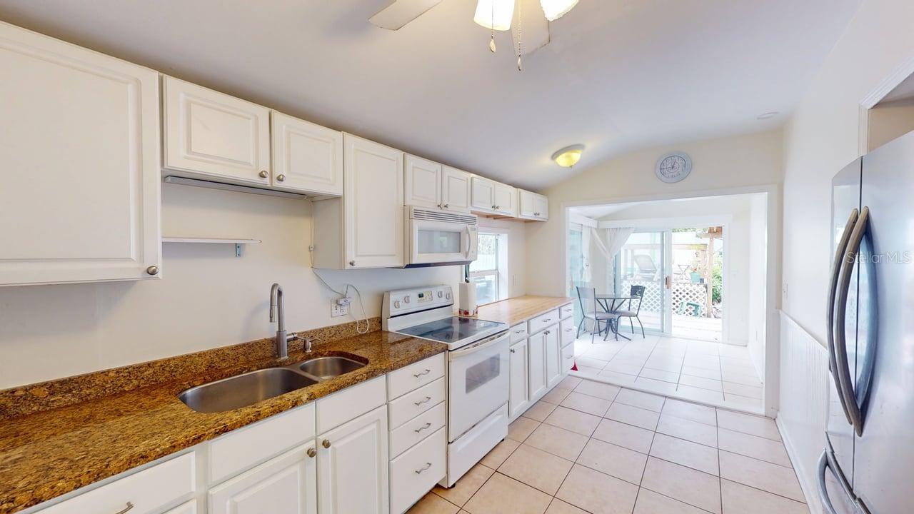 2912 HAWTHORNE ST — photo 17