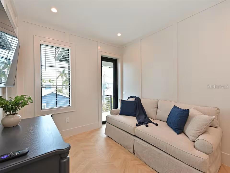 2209 AVENUE B — photo 28