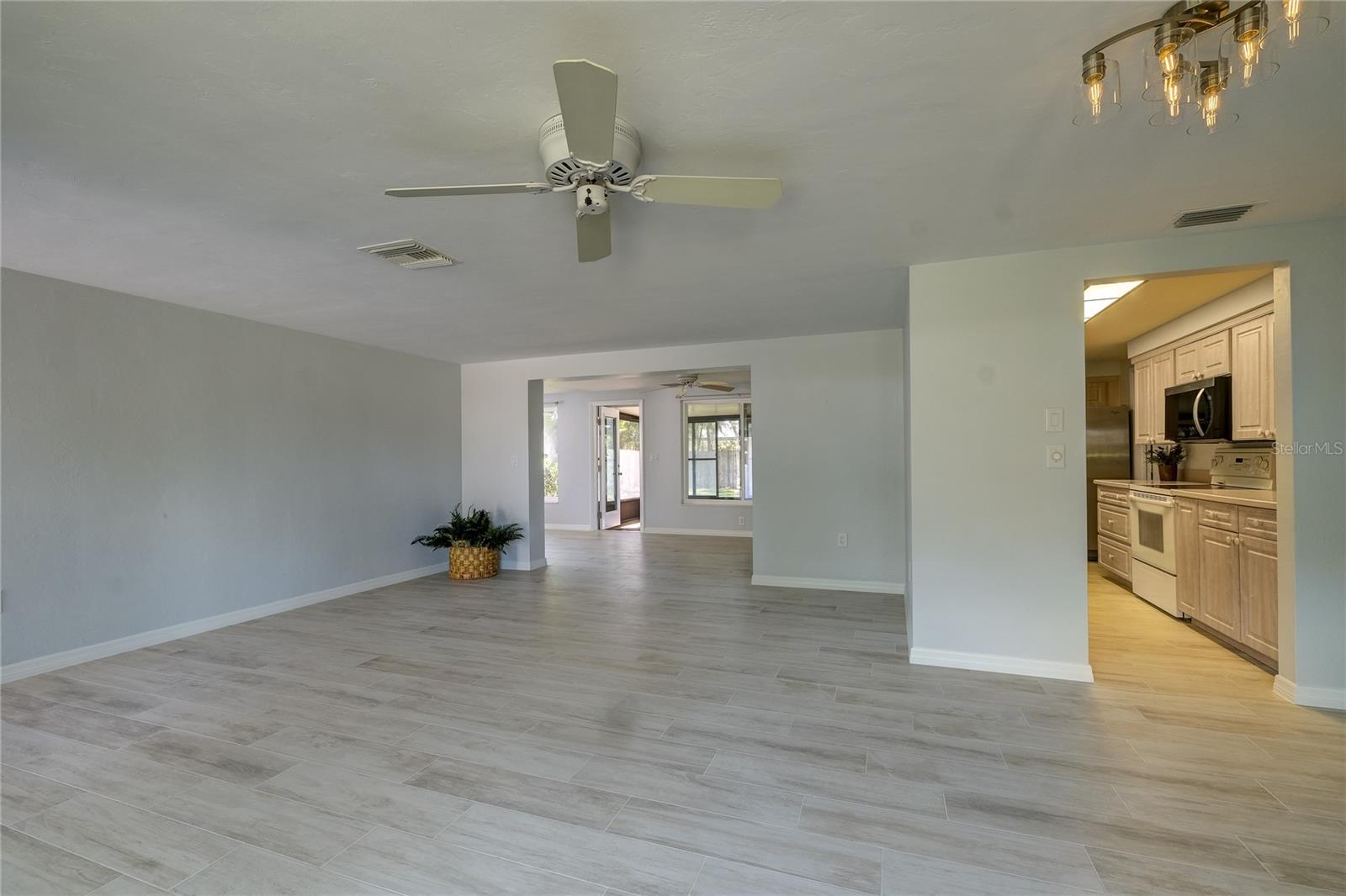 3024 CHASE CIR — photo 6