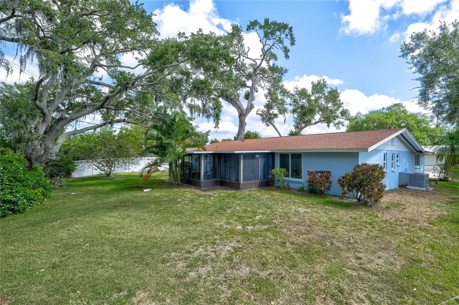 3024 CHASE CIR — photo 35