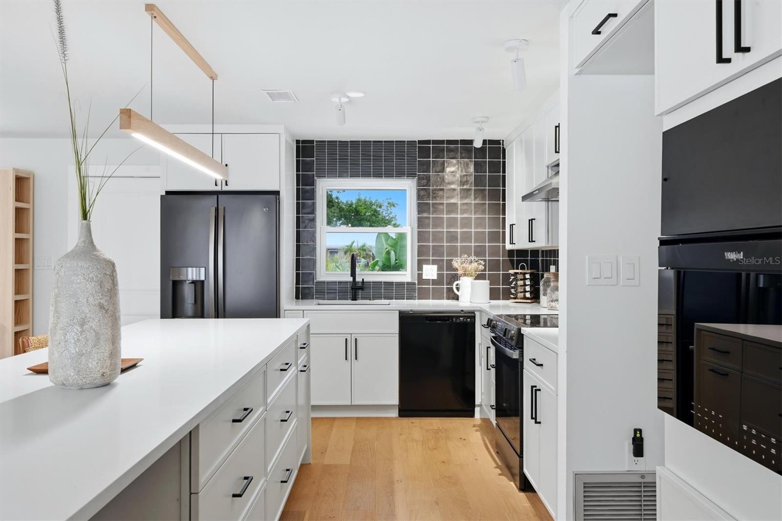 2513 CROTON AVE — photo 13